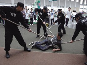 校园惨案频发 校园安全盼防盗报警援助