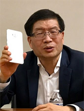 <b>������</b><i>��˶�ܲü�CEO</i><em>�۵�</em>������Ӣ�۲��ϳ���