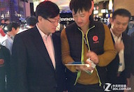CES2015现场 联想高管现场演示新品
