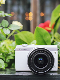 EOS M100