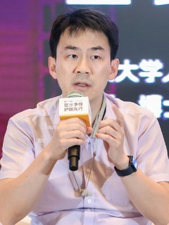 用眼习惯才是真正的护眼秘诀
王凯
北京大学人民医院 眼科副主任 主任医师教授 博士生导师