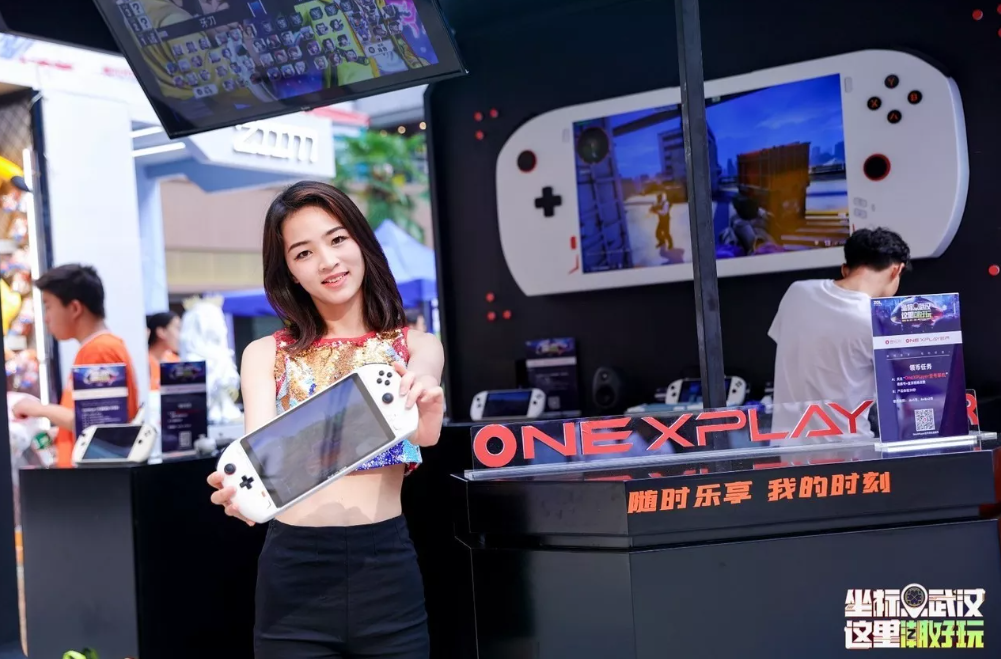 OneXPlayer亮相“潮好玩”嘉年华：三合一电脑游戏机人气超高