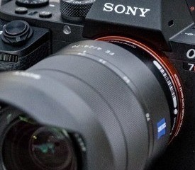 <b>A7R III</b>
<i>Ƚ</i>