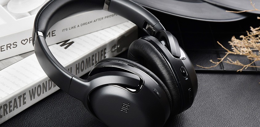JBL TOUR ONE M2 