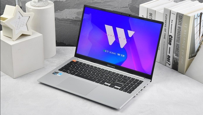 2.8K OLED+13����ѹ ��˶��η15i 2023����