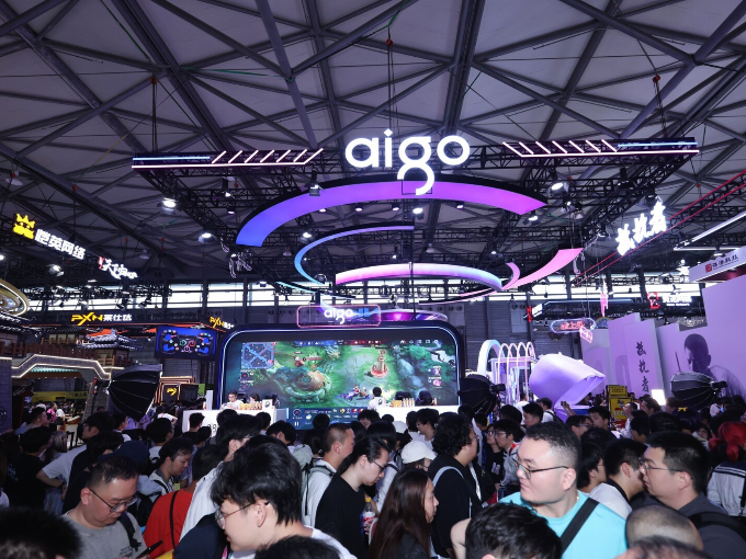aigo ��2026 ChinaJoy �������û�˫�򱼸�