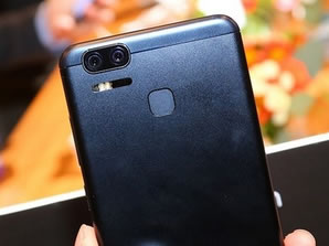 <b>7</b>��˶ZenFone 3 Zoom
