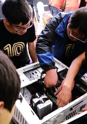 ��Ӣ��������� ������NV��˿�ֳ���ƴ