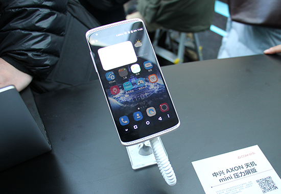 ����ˤ��MotoҲ���� ����Ʒ���ྩ��CES