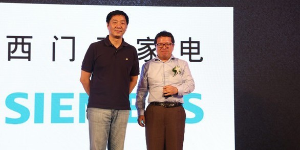 佱
