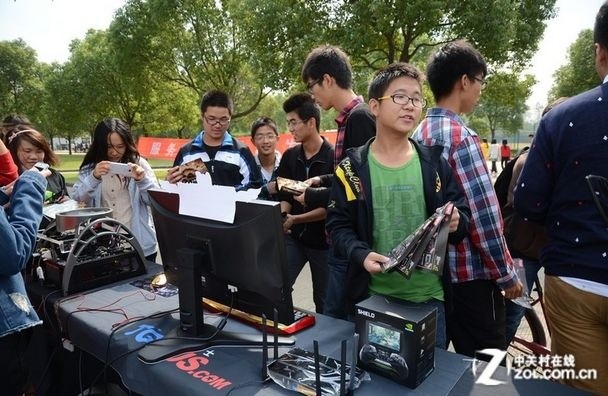 ����У԰��