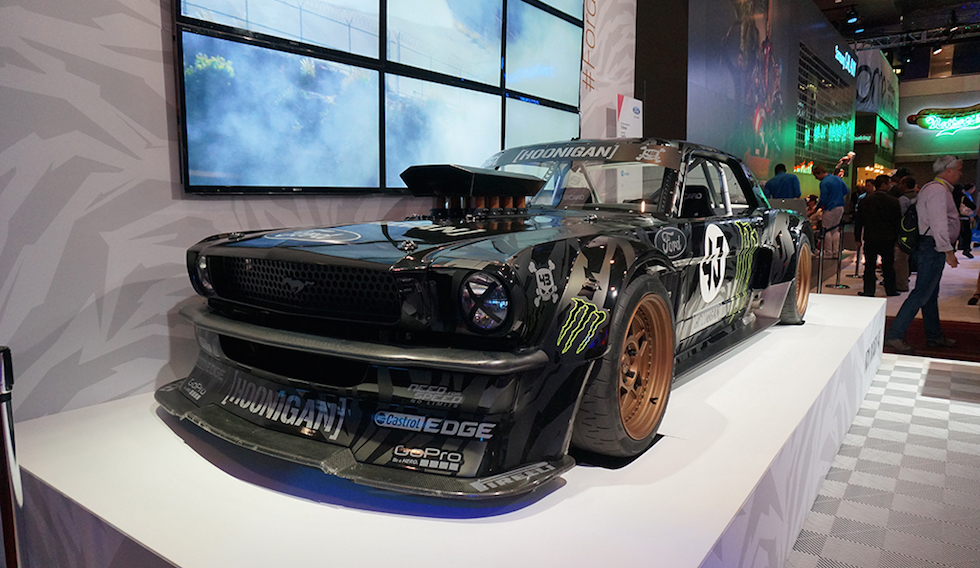 绝对狂拽酷炫 看CES2015展馆里的豪车